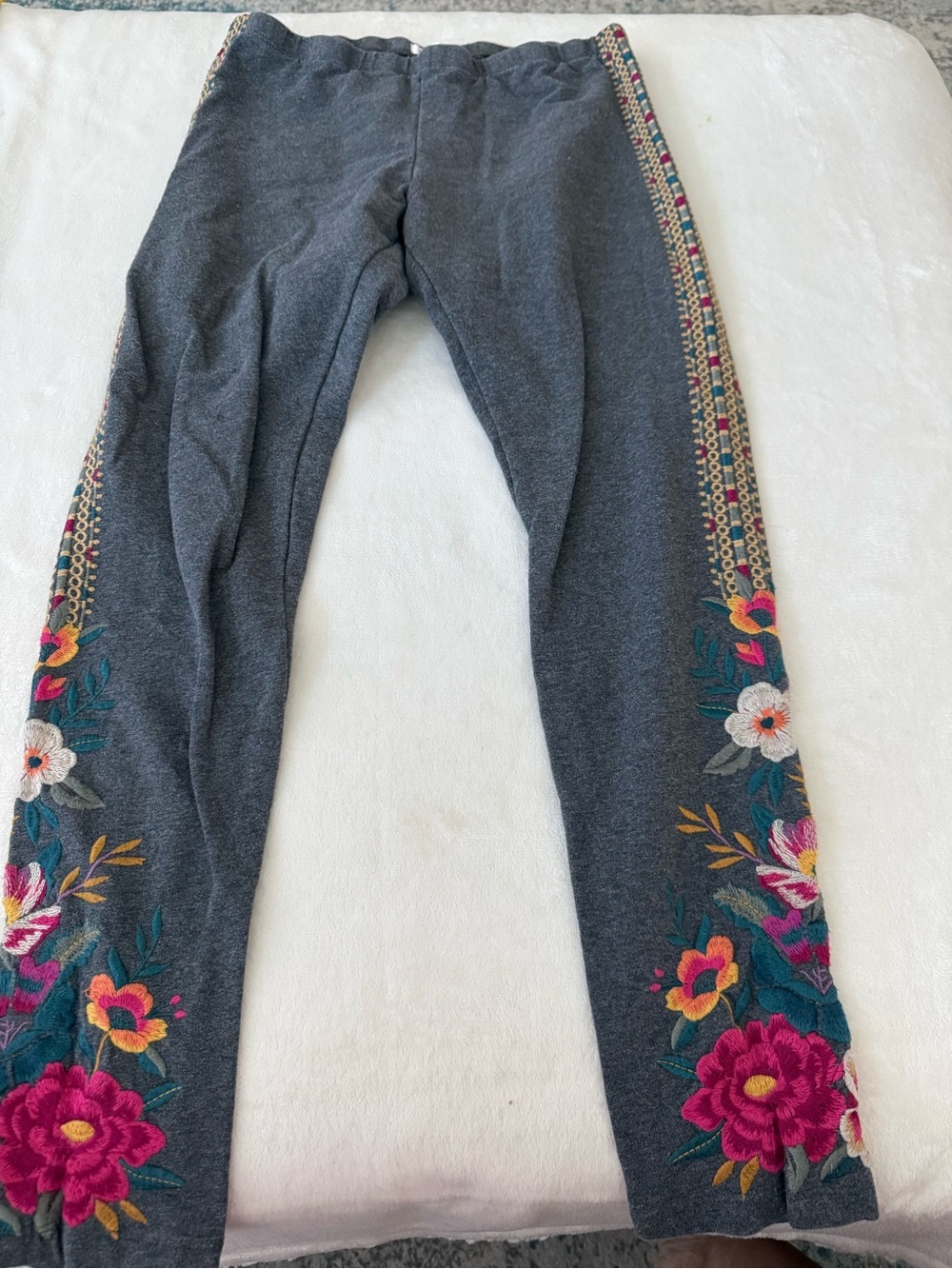 Johnny Was Gray Embroidered Leggings Size Small D79